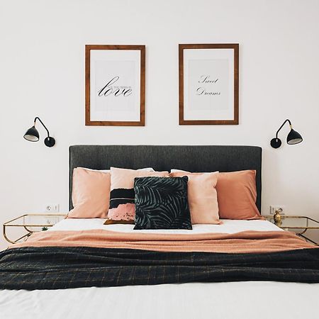 Voya Nordic Apartment-A Luxury Oasis In The Old Town Braşov Esterno foto
