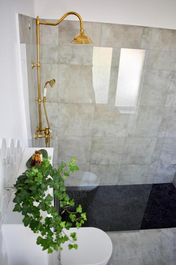 Voya Nordic Apartment-A Luxury Oasis In The Old Town Braşov Esterno foto