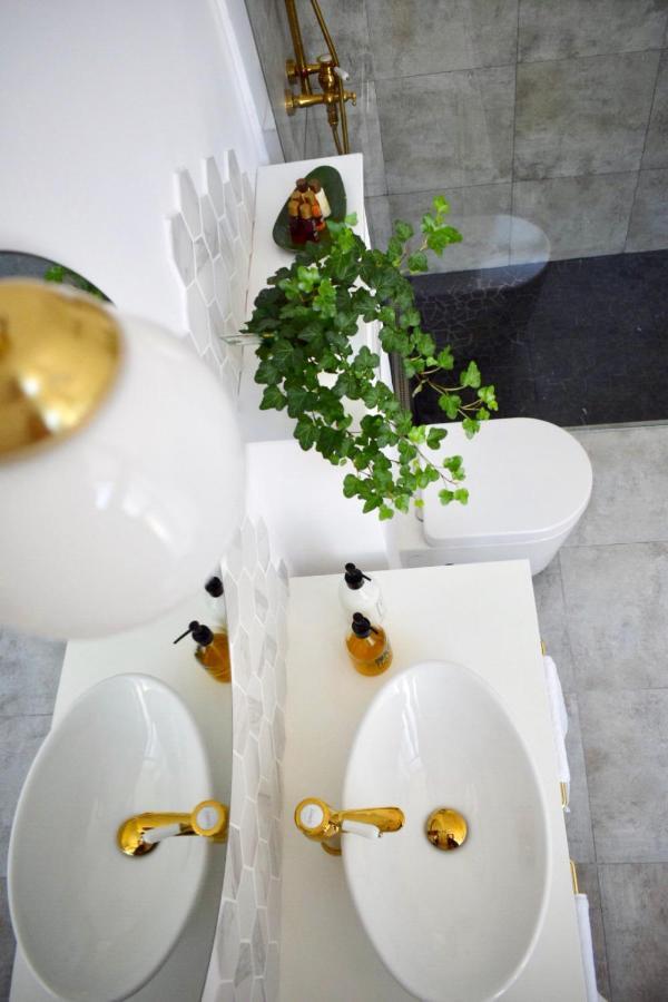 Voya Nordic Apartment-A Luxury Oasis In The Old Town Braşov Esterno foto